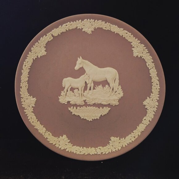 Vintage Wedgwood Jasperware Lilac 1981 Mother Mother’s Day Plate w/ Horse & Colt - Picture 1 of 4